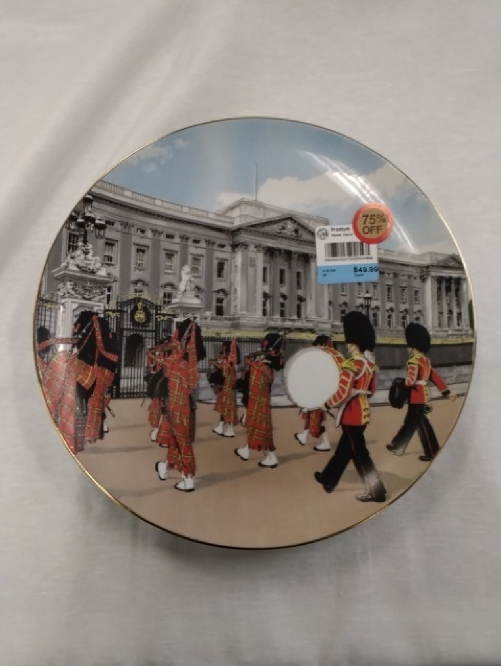 Decorative Royal Guard Commemorative Plate - Red, Black, Gold